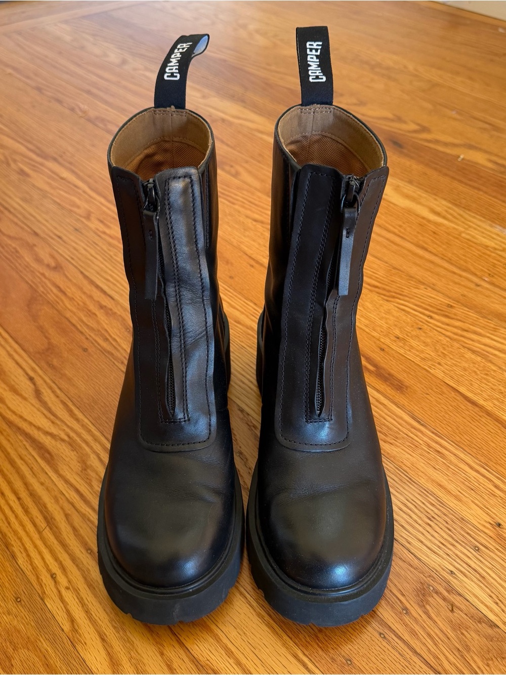 Camper Milah Black Leather Front-Zip Lug Sole Ankle Boots – EU 39